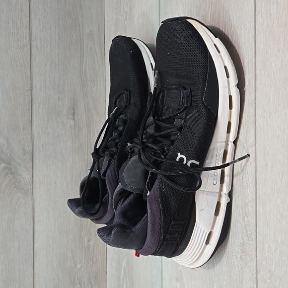 On Running Women Black& White Athletic Shoes Rinning Sz 9.5 - Picture 2 of 12